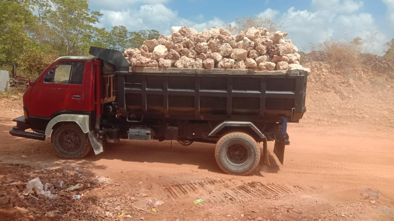 Dump Truck Batu Gamping